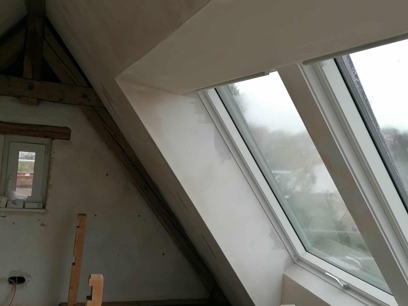Dachgeschossausbau mit Dachfenster, Dämmung und Gipskarton